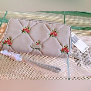 !RARE! Vera Bradley Iconic RFID Accordion Wristlet ✨ Denim Gray +Flowers Quilted